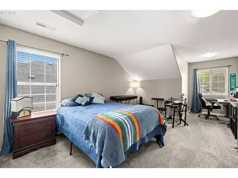 Bedroom - 215 E Hereford St, Gladstone, OR 97027 photo 2 of 7