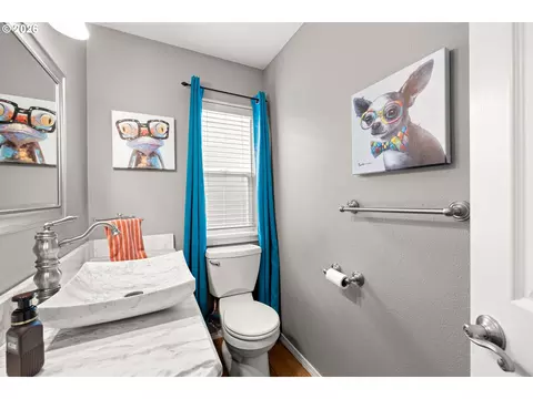 Bath - 215 E Hereford St, Gladstone, OR 97027 photo 1 of 5