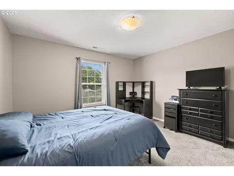 Bedroom - 215 E Hereford St, Gladstone, OR 97027 photo 5 of 7