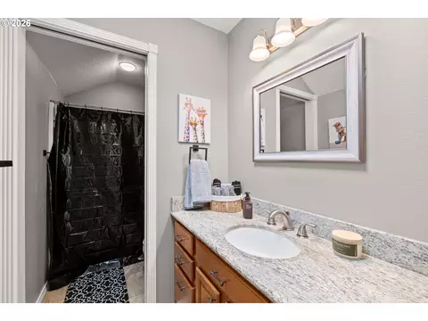Bath - 215 E Hereford St, Gladstone, OR 97027 photo 5 of 5