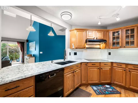 Kitchen - 215 E Hereford St, Gladstone, OR 97027 photo 3 of 4