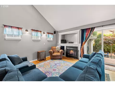 Living - 215 E Hereford St, Gladstone, OR 97027 photo 4 of 7