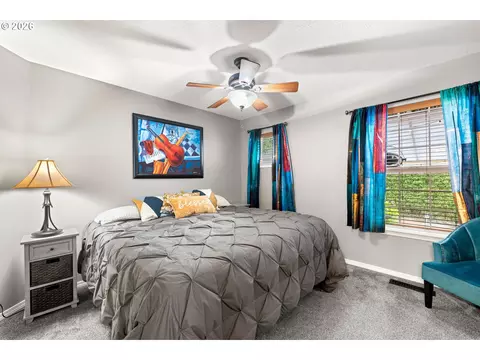 Bedroom - 215 E Hereford St, Gladstone, OR 97027 photo 1 of 7
