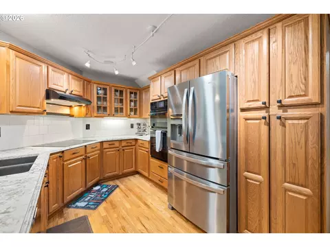 Kitchen - 215 E Hereford St, Gladstone, OR 97027 photo 2 of 4