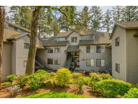4000 Carman Dr #79, Lake Oswego, OR 97035
