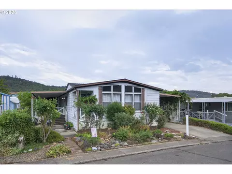 211 Shadow Ranch Ln, Roseburg, OR 97470