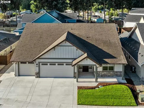 2405 NW 68th St, Vancouver, WA 98665