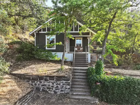 608 E 4th St, The Dalles, OR 97058