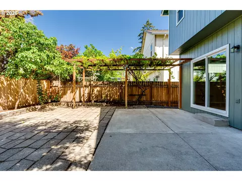 Exterior - 3641 Kendra St, Eugene, OR 97404 photo 6 of 7