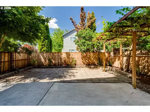 Exterior - 3641 Kendra St, Eugene, OR 97404 photo 4 of 7