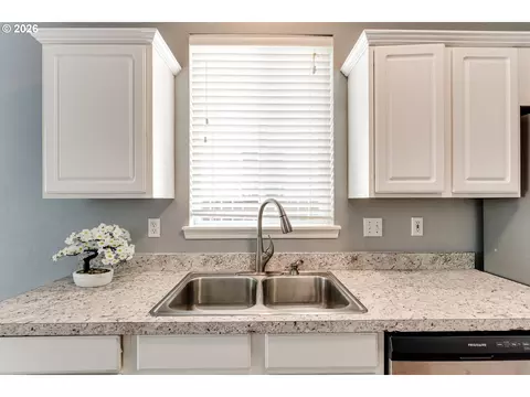 Kitchen - 3641 Kendra St, Eugene, OR 97404 photo 2 of 4