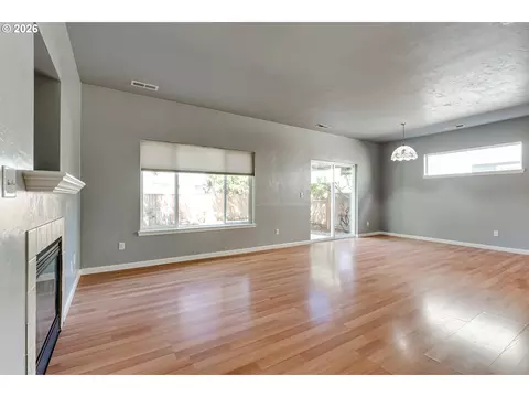 Living - 3641 Kendra St, Eugene, OR 97404 photo 3 of 8