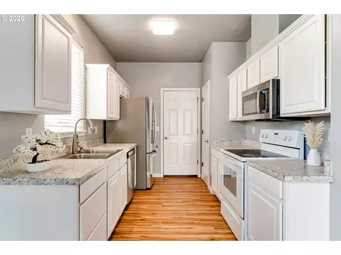 Kitchen - 3641 Kendra St, Eugene, OR 97404 photo 4 of 4