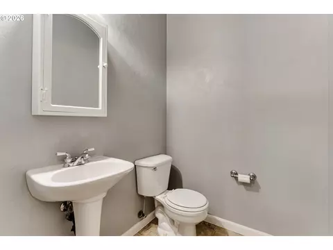 Bath - 3641 Kendra St, Eugene, OR 97404 photo 1 of 5