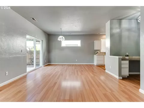 Living - 3641 Kendra St, Eugene, OR 97404 photo 6 of 8