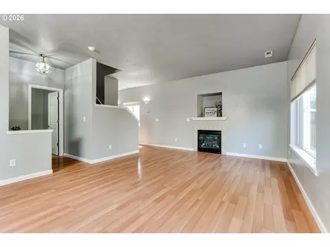 Living - 3641 Kendra St, Eugene, OR 97404 photo 4 of 8