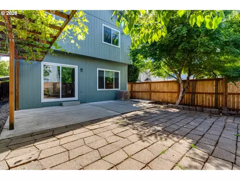 Exterior - 3641 Kendra St, Eugene, OR 97404 photo 5 of 7