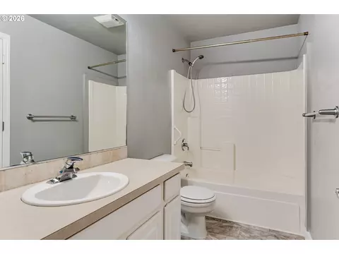 Bath - 3641 Kendra St, Eugene, OR 97404 photo 5 of 5
