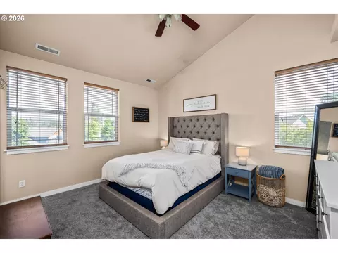 Bedroom - 277 S 67th Ct, Springfield, OR 97478 photo 1 of 9
