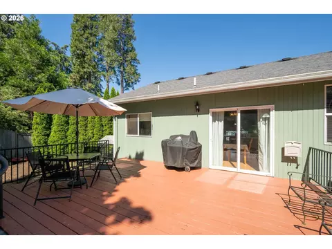 Exterior - 277 S 67th Ct, Springfield, OR 97478 photo 3 of 11