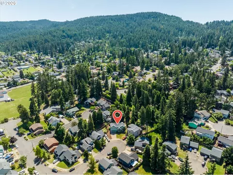 View/Area - 277 S 67th Ct, Springfield, OR 97478 photo 3 of 5