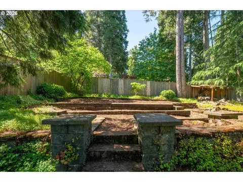 Exterior - 277 S 67th Ct, Springfield, OR 97478 photo 8 of 11