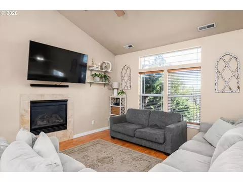 Living - 277 S 67th Ct, Springfield, OR 97478 photo 1 of 2