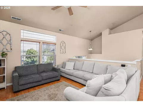 Living - 277 S 67th Ct, Springfield, OR 97478 photo 2 of 2