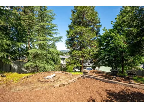 Exterior - 277 S 67th Ct, Springfield, OR 97478 photo 9 of 11