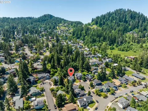 View/Area - 277 S 67th Ct, Springfield, OR 97478 photo 4 of 5