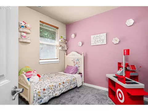 Bedroom - 277 S 67th Ct, Springfield, OR 97478 photo 6 of 9