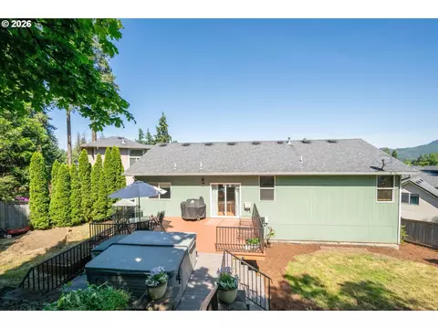 Exterior - 277 S 67th Ct, Springfield, OR 97478 photo 7 of 11