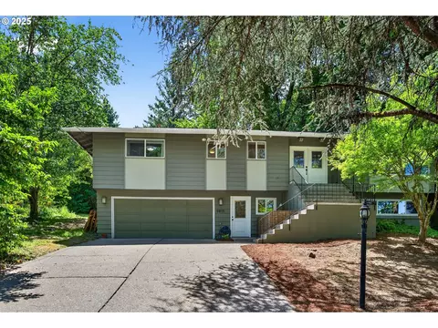 9415 SW 62nd Dr, Portland, OR 97219