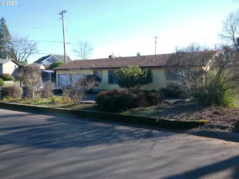 1523 NW Randall Ct, Roseburg, OR 97471