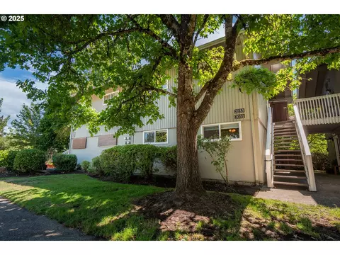 2031 W 14th Pl, Eugene, OR 97402