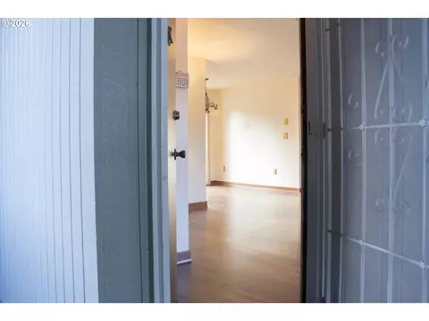 Entry Way - 159 SW Florence Ave #L64, Gresham, OR 97080 photo 1 of 1