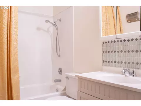 Bath - 159 SW Florence Ave #L64, Gresham, OR 97080 photo 1 of 1