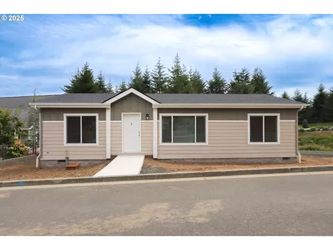 425 Providence Dr, Reedsport, OR 97467