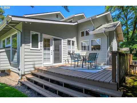 Exterior - 820 Park Ter, Eugene, OR 97404 photo 7 of 9
