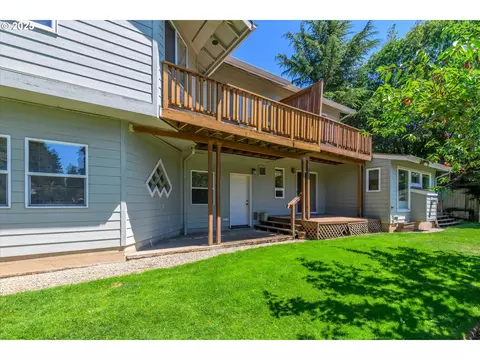 Exterior - 820 Park Ter, Eugene, OR 97404 photo 5 of 9