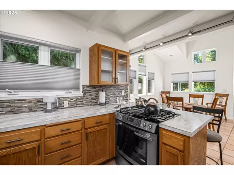 Kitchen - 820 Park Ter, Eugene, OR 97404 photo 4 of 5