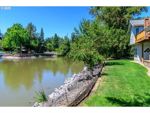 View/Area - 820 Park Ter, Eugene, OR 97404 photo 2 of 3