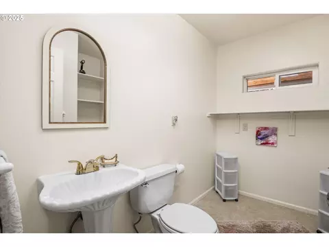 Bath - 820 Park Ter, Eugene, OR 97404 photo 1 of 4