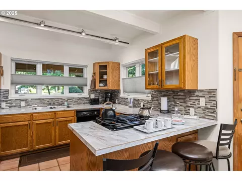 Kitchen - 820 Park Ter, Eugene, OR 97404 photo 2 of 5