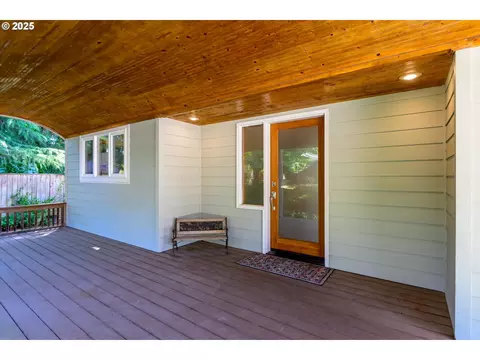 Exterior - 820 Park Ter, Eugene, OR 97404 photo 2 of 9