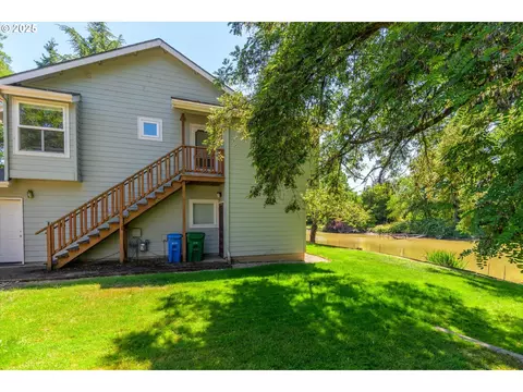Exterior - 820 Park Ter, Eugene, OR 97404 photo 3 of 9