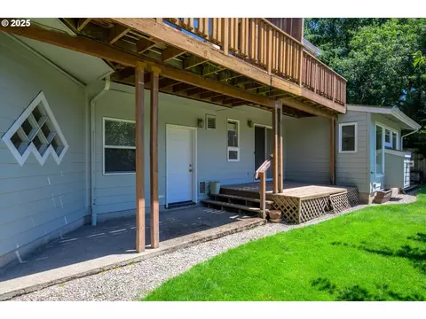 Exterior - 820 Park Ter, Eugene, OR 97404 photo 6 of 9