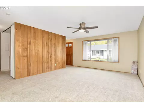 Living - 579 NE Fleming Ave #C-41, Gresham, OR 97030 photo 1 of 5