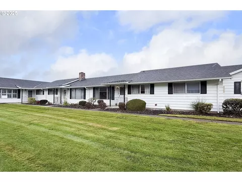Exterior - 579 NE Fleming Ave #C-41, Gresham, OR 97030 photo 6 of 10