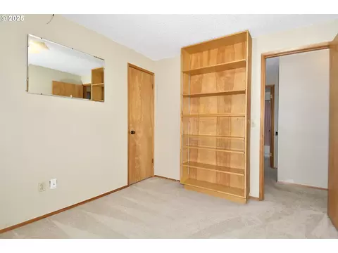 Bedroom - 579 NE Fleming Ave #C-41, Gresham, OR 97030 photo 4 of 6